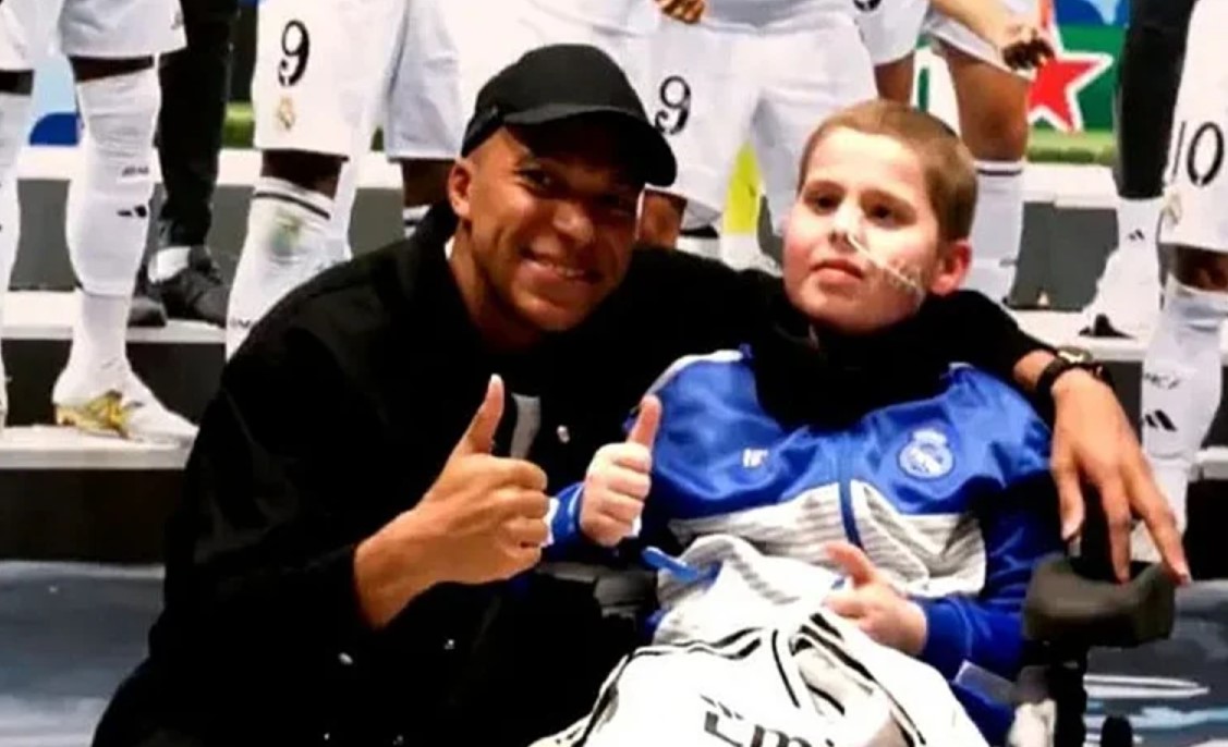 Mbappe oduševio dječaka koji boluje od neizlječive bolesti, doveo ga je na stadion i upoznao s igračima