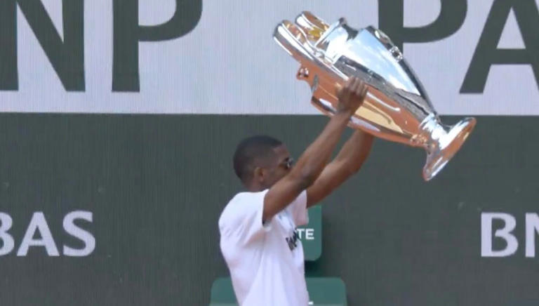 Roland Garros ovo ne pamti: Potpuna ludnica kada su ugledali heroja Pariza