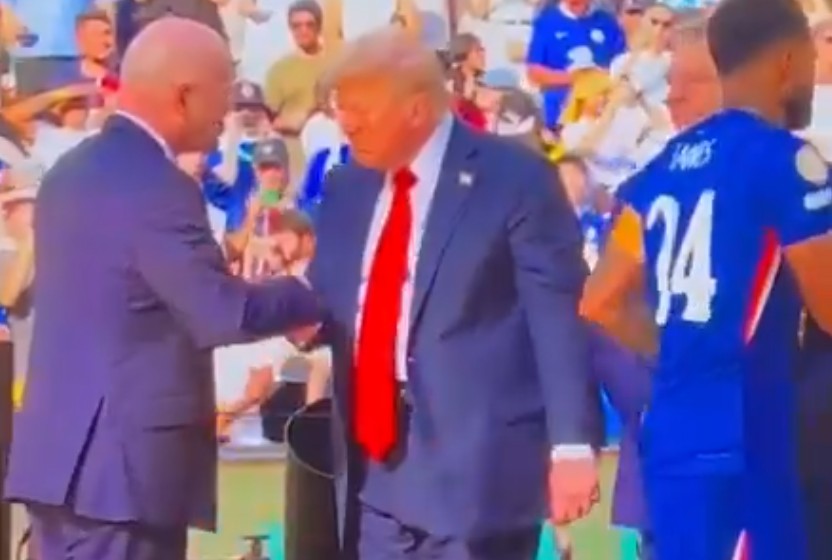 Proširila se priča da je Trump uzeo medalju igrača Chelseaja: Evo što se dogodilo