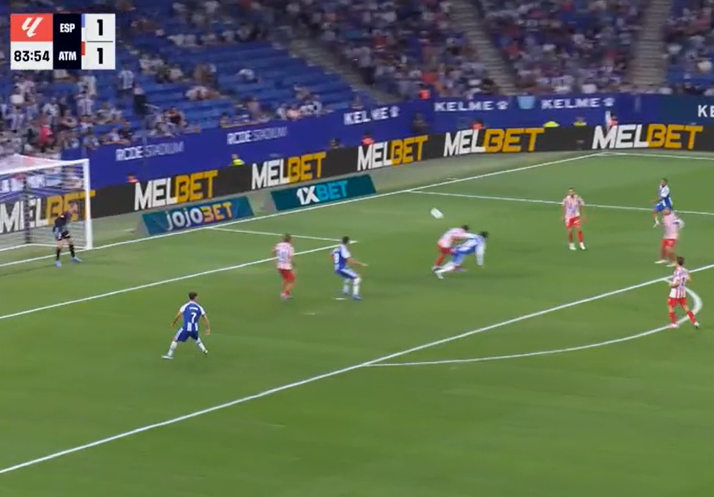 Pogledajte kako je napadač Espanyola čudesnim udarcem glavom srušio Atletico