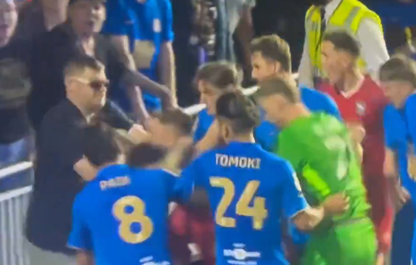Skandal u prvom meču sezone u Engleskoj, navijač pesnicom napao fudbalera (Video)