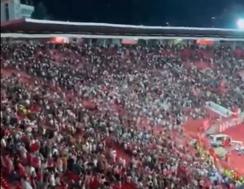 Vučić došao na utakmicu Crvene zvezde pa doživio brutalno poniženje (Video)