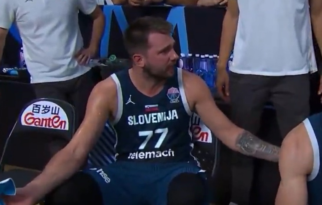 “Smirite se j***no svi! Igramo protiv njih, a ne…”: Dončićev tajm-aut postao hit na Eurobasketu