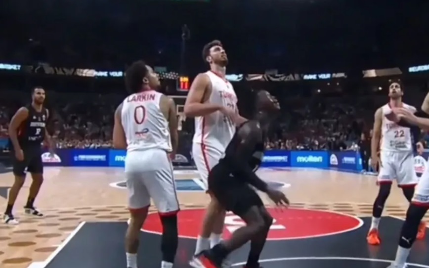 Pogledajte kako je Šreder prevario Šenguna i Turke (Video)