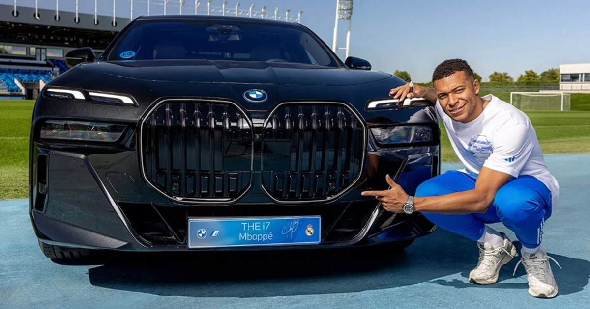 FOTO Igrači Real Madrida preuzeli nove automobile. Pogledajte što su izabrali