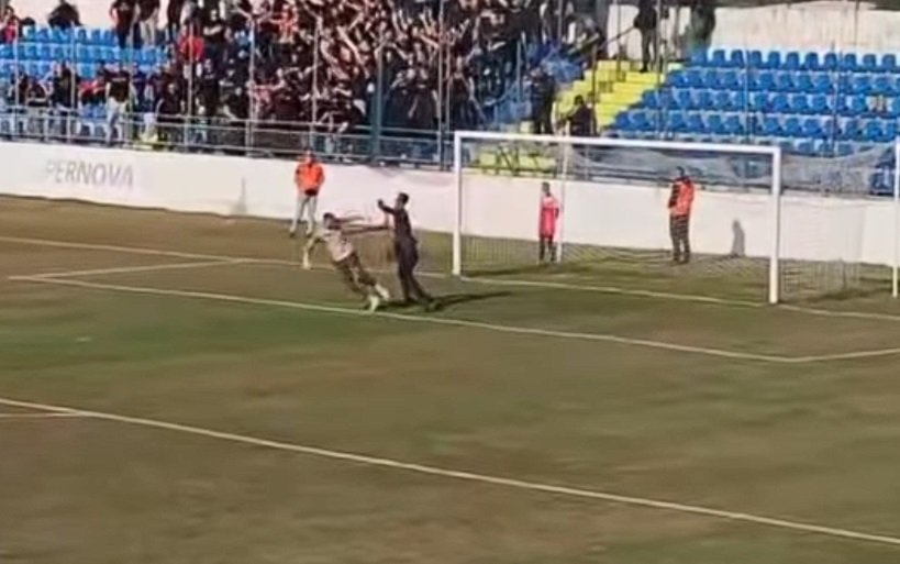 Huligan tokom dalmatinskog derbija udario golmana, pa krenuo sam na protivničke navijače (Video)