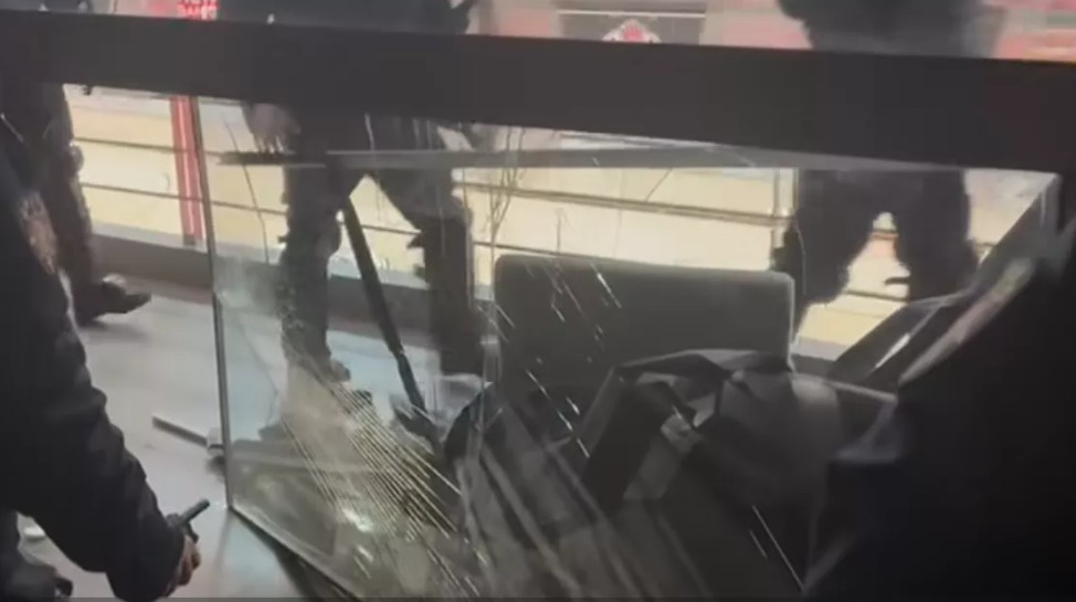 Neredi ispred arene: Grobari prekinuli trening Partizana! (VIDEO)