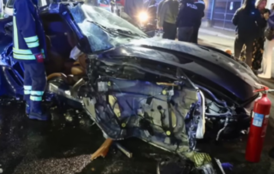 (Video) Mladi košarkaš u kritičnom stanju! Vatrogasci ga izvlačili iz smrskanog Ferrarija, zabio se u zid