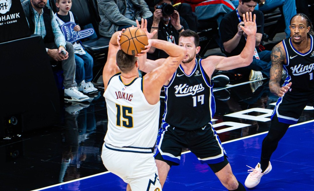 Jokićeva noć gotovo bez promašaja, brojao je do 36 i uništio Kingse