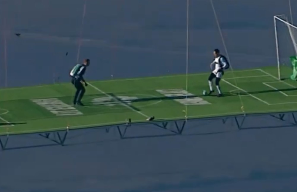 Rusi oborili svjetski rekord, zaigrali su nogomet 1.800 metara iznad tla