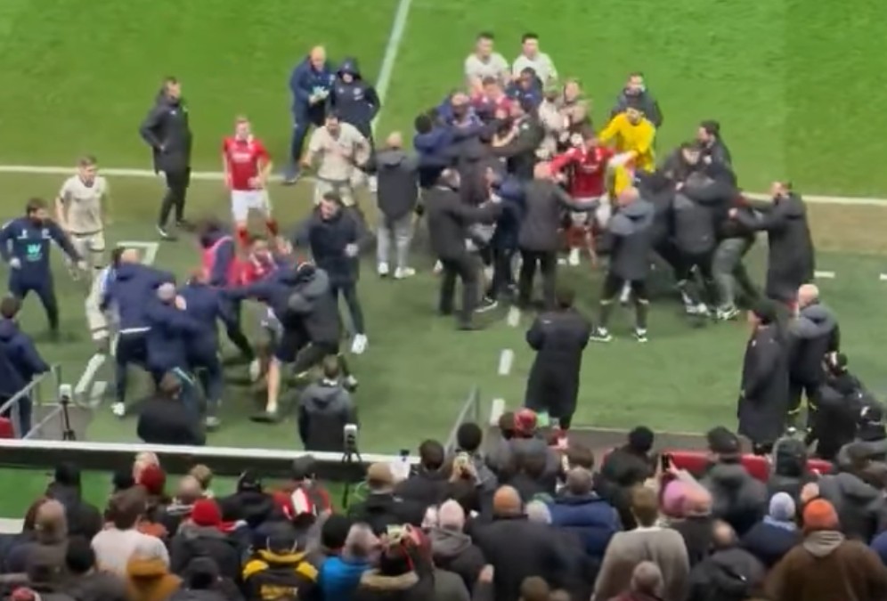 Treneri i igrači se žestoko potukli u Engleskoj, snimljeno i nekoliko udaraca šakama