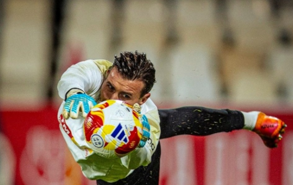 Тренерот на Валенсија не штедеше пофалби за Димитриевски: Многу добар натпревар, не само поради пеналот (Видео)