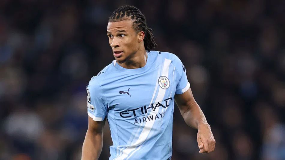 Барселона хвърли око на Нейтън Аке