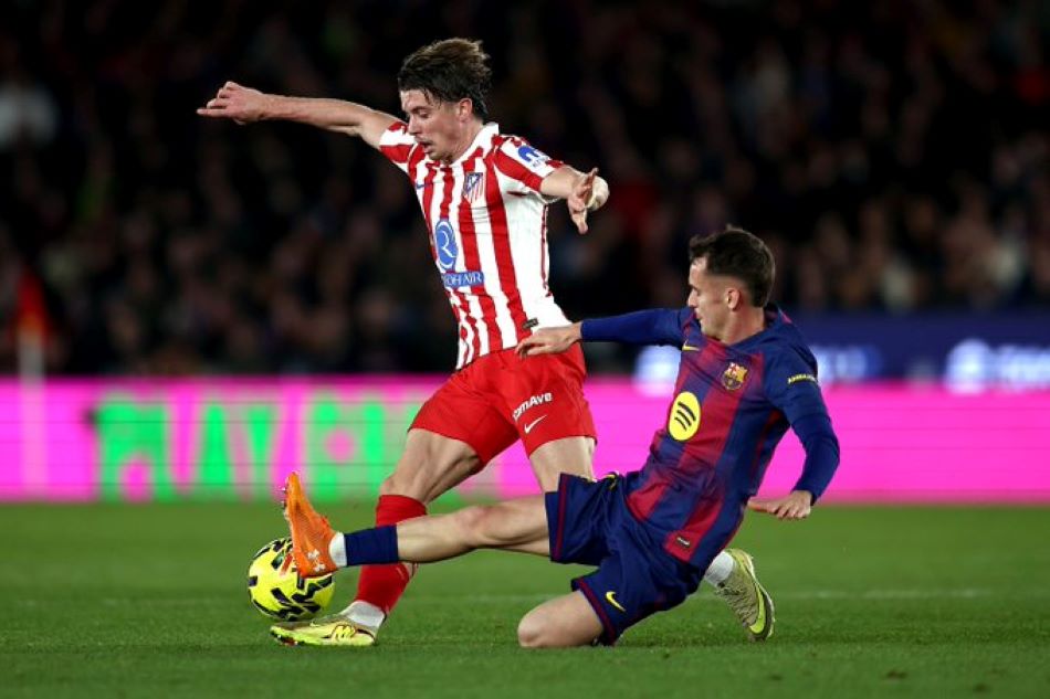Барселона наказа и Атлетико Мадрид и остава лидер