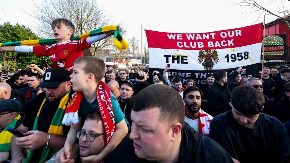 Фенове на Юнайтед организират най-големия протест срещу Глейзър и Ратклиф
