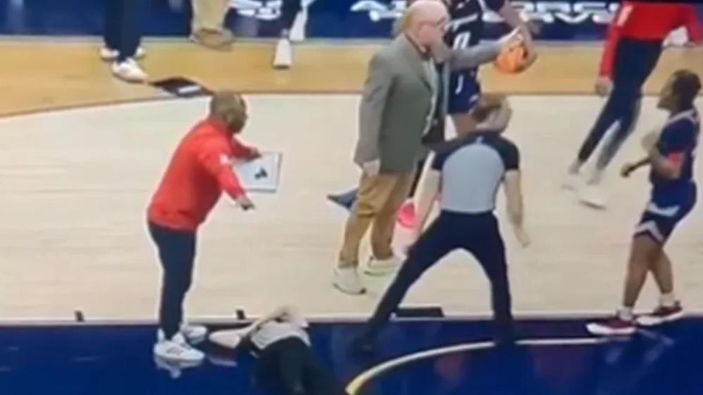 Skandal kakav košarka ne pamti: Opšta tuča košarkašica, sudija nokautiran (Video)