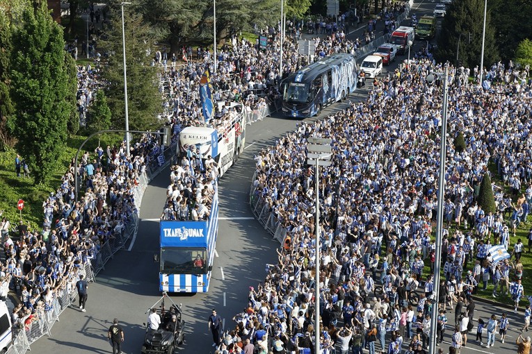 Pogledajte ludnicu u San Sebastianu. 100.000 navijača dočekalo igrače Real Sociedada