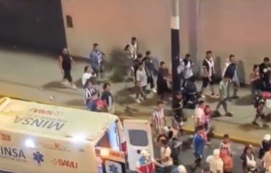 Horor pred derbi, haos na stadionu: Zid se srušio na navijače – ima mrtvih VIDEO